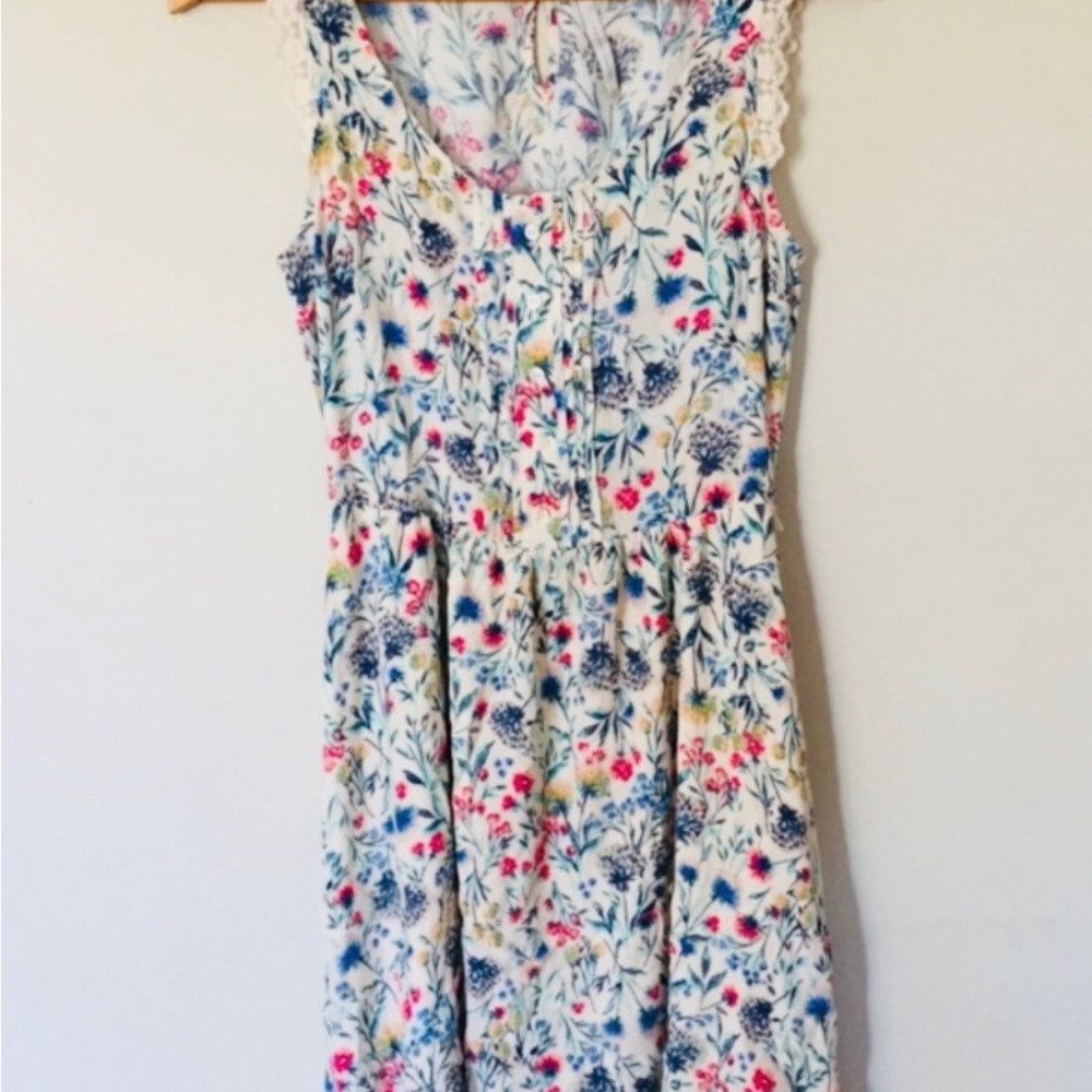 LC Lauren Conrad floral print summer dress sleeveless lace and lined elegant